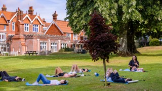 Bede’s School – The Dicker Summer School Bild