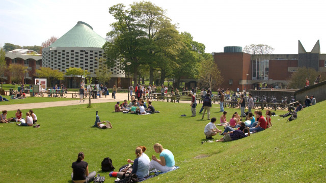 Englisch-Erfahrung in der Universität für Jugendliche bis 20 Jahre Bild